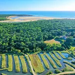 Manoir, appartement avec terrasse, proche mer, vue golf et lac, 5 pers, accès gratuit piscines Appartement *