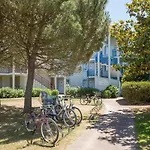 Manoir, appartement avec terrasse, proche mer, vue golf et lac, 5 pers, accès gratuit piscines Appartement *