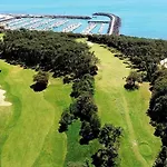 Manoir, appartement avec terrasse, proche mer, vue golf et lac, 5 pers, accès gratuit piscines Talmont-Saint-Hilaire