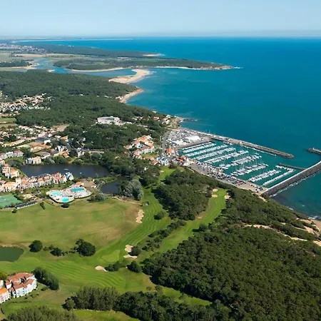 Manoir Et Terrasse Dans Le Village De Port Bourgenay, Vue Golf, Et Foret, Proche Mer, A 300m Piscine Gratuite D'avril A Sept, 5 Pers Talmont-Saint-Hilaire