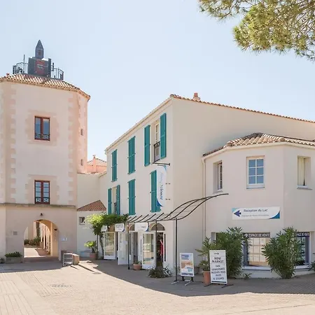 Manoir Et Terrasse Dans Le Village De Port Bourgenay, Vue Golf, Et Foret, Proche Mer, A 300m Piscine Gratuite D'avril A Sept, 5 Pers * Talmont-Saint-Hilaire