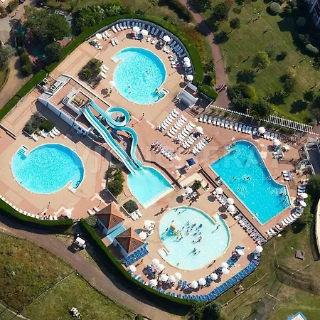 Manoir Et Terrasse Dans Le Village De Port Bourgenay, Vue Golf, Et Foret, Proche Mer, A 300m Piscine Gratuite D'avril A Sept, 5 Pers *