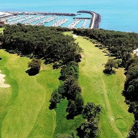 Manoir Et Terrasse Dans Le Village De Port Bourgenay, Vue Golf, Et Foret, Proche Mer, A 300m Piscine Gratuite D'avril A Sept, 5 Pers Talmont-Saint-Hilaire