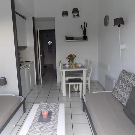 Manoir, Avec Terrasse, Proche Mer, Vue Golf Et Lac, 5 Pers, Acces Gratuit Piscines Apartamento