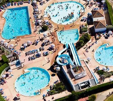 Manoir Et Terrasse Dans Le Village De Port Bourgenay, Vue Golf, Et Foret, Proche Mer, A 300m Piscine Gratuite D'avril A Sept, 5 Pers Talmont-Saint-Hilaire