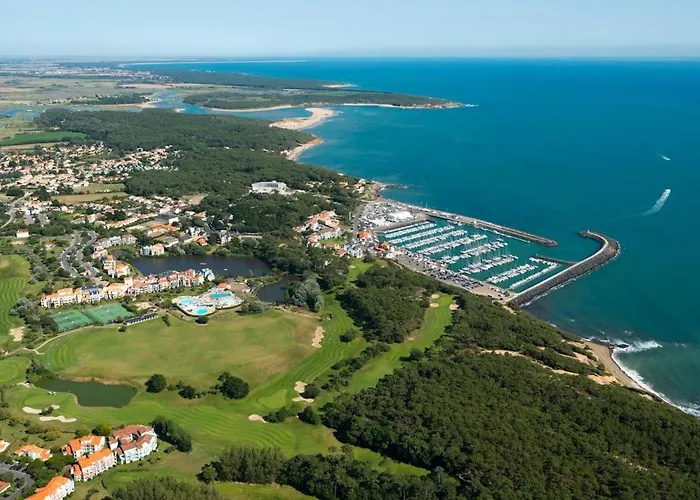 Manoir, Avec Terrasse, Proche Mer, Vue Golf Et Lac, 5 Pers, Acces Gratuit Piscines Talmont-Saint-Hilaire