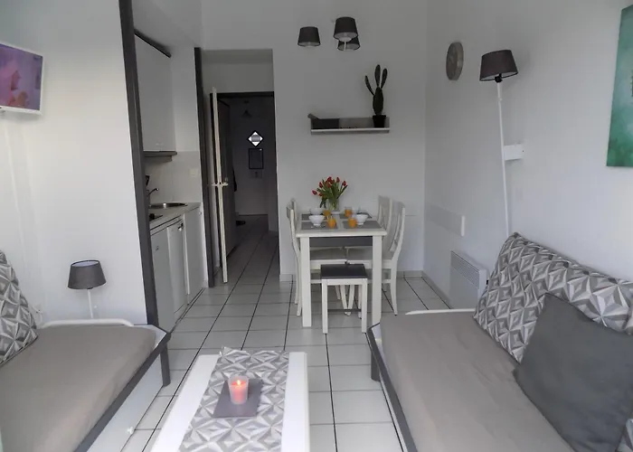 Manoir, Avec Terrasse, Proche Mer, Vue Golf Et Lac, 5 Pers, Acces Gratuit Piscines דירה